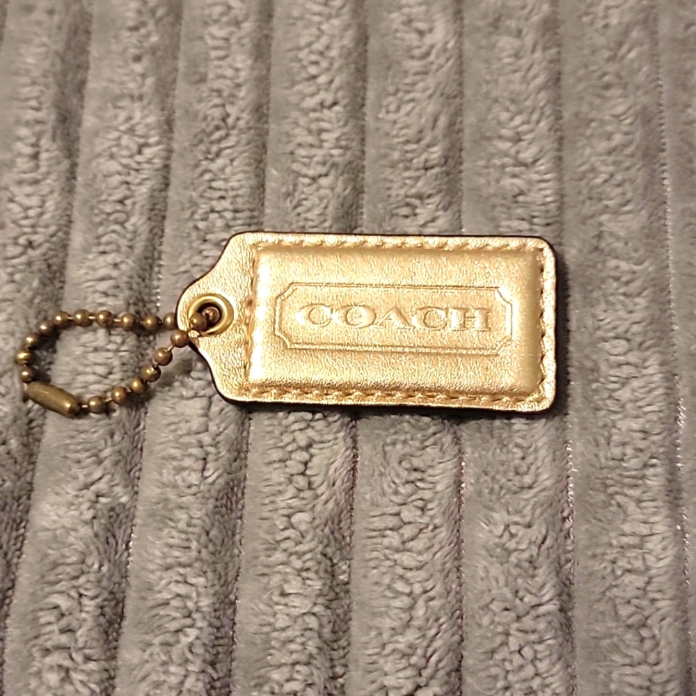 Coach pocketbook label does not include pocketbook)